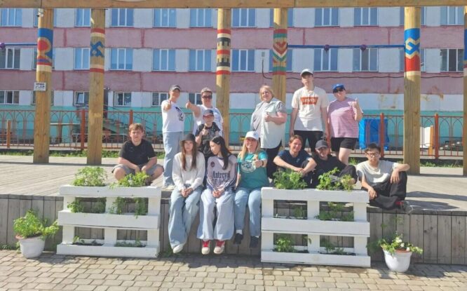Трудовое лето в Дудинке: подростки расчистили 13 участков и высадили деревья