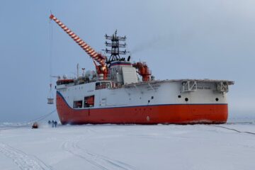 Арктика продолжает нагреваться, а лёд становится тоньше