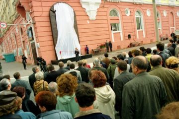 Летом 2002 года в Норильске увековечили память о первостроителях