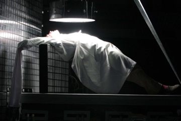 Спектакль «А этот выпал из гнезда» критики назвали настоящим произведением искусства