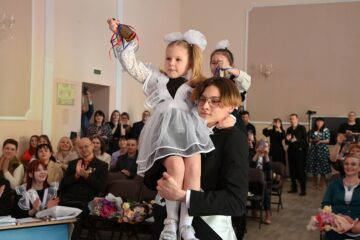 Стали известны даты последних звонков и выпускных вечеров