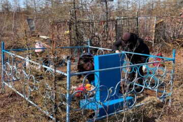 Волонтеры Хатанги привели в порядок памятники героям ВОВ