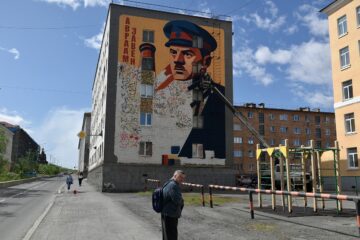 Новый мурал украсил один из домов Норильска