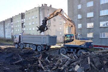 В Дудинке продолжают очищать город от захламленности
