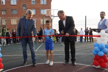 В Дудинке тожественно открыли новую баскетбольно-волейбольную площадку