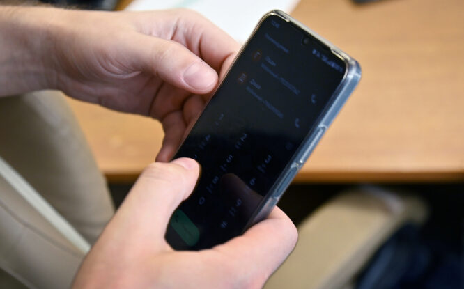Как узнать, что за вами следит смартфон?
