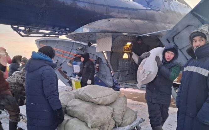 В поселок Хатанги завезли необходимые для жизни продукты