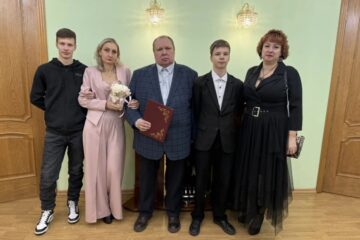 Супруги из Норильска отметили серебряную свадьбу в загсе