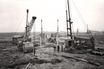 В марте 1971 года началось строительство Второго металлургического завода