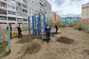Детскую площадку на улице Горького в Дудинке реконструируют