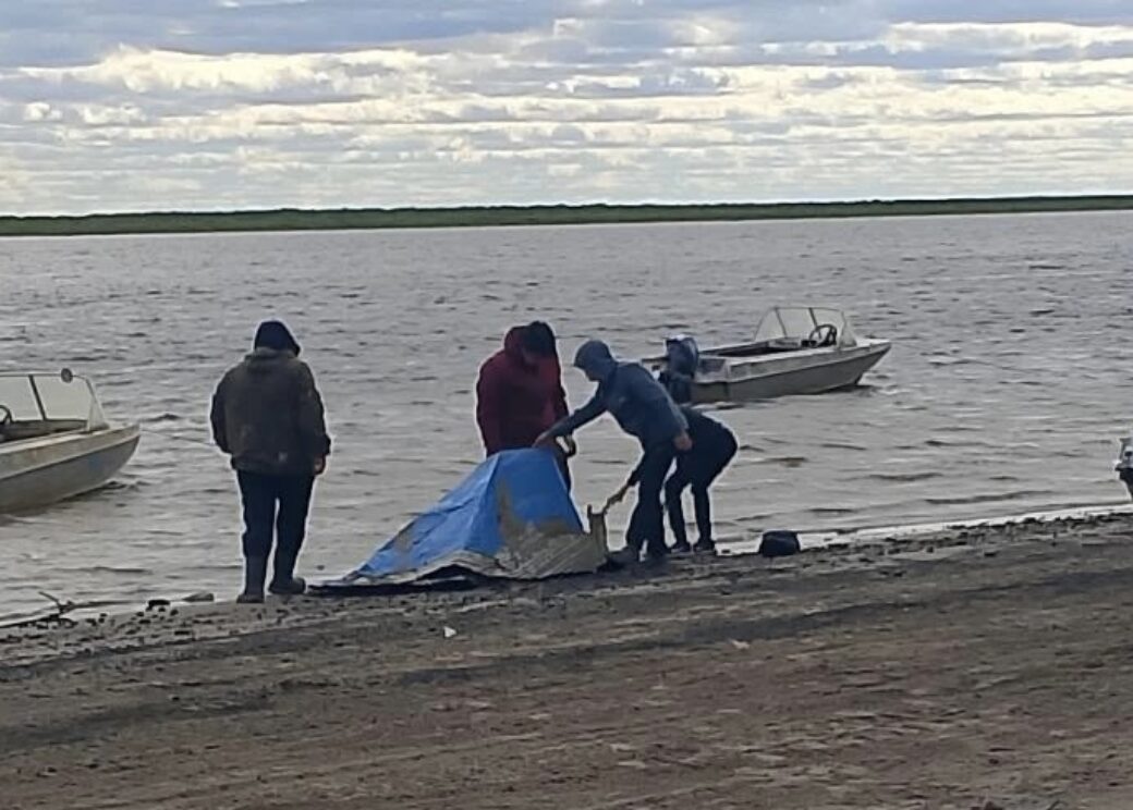 Таймырские школьники очистили берега от металлолома и покрасили детскую площадку