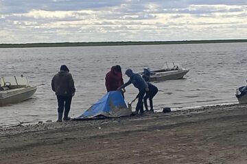 Таймырские школьники очистили берега от металлолома и покрасили детскую площадку