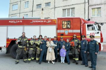 Она сказала «да»: норильский пожарный сделал предложение с помощью «эвакуации»