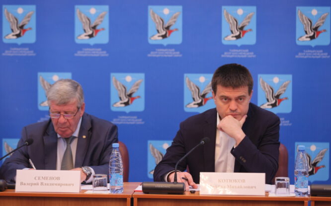 Михаил Котюков провёл первое заседание Морского совета в Дудинке