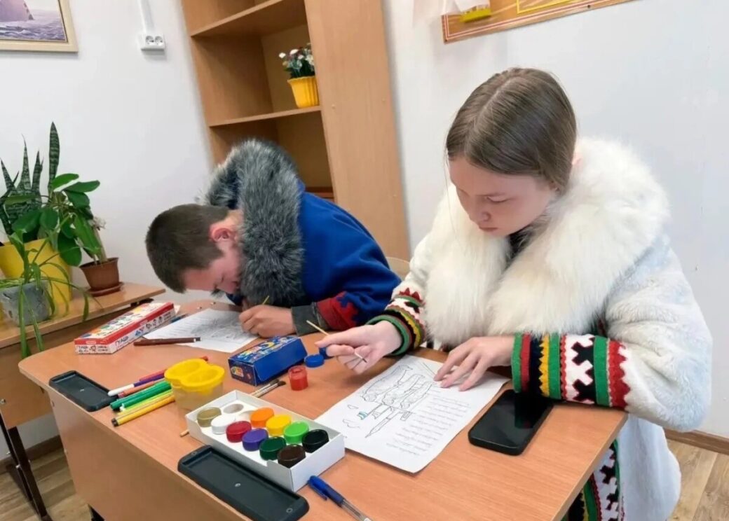 Школьники посёлка Потапово отправили в космос письма об энецком языке
