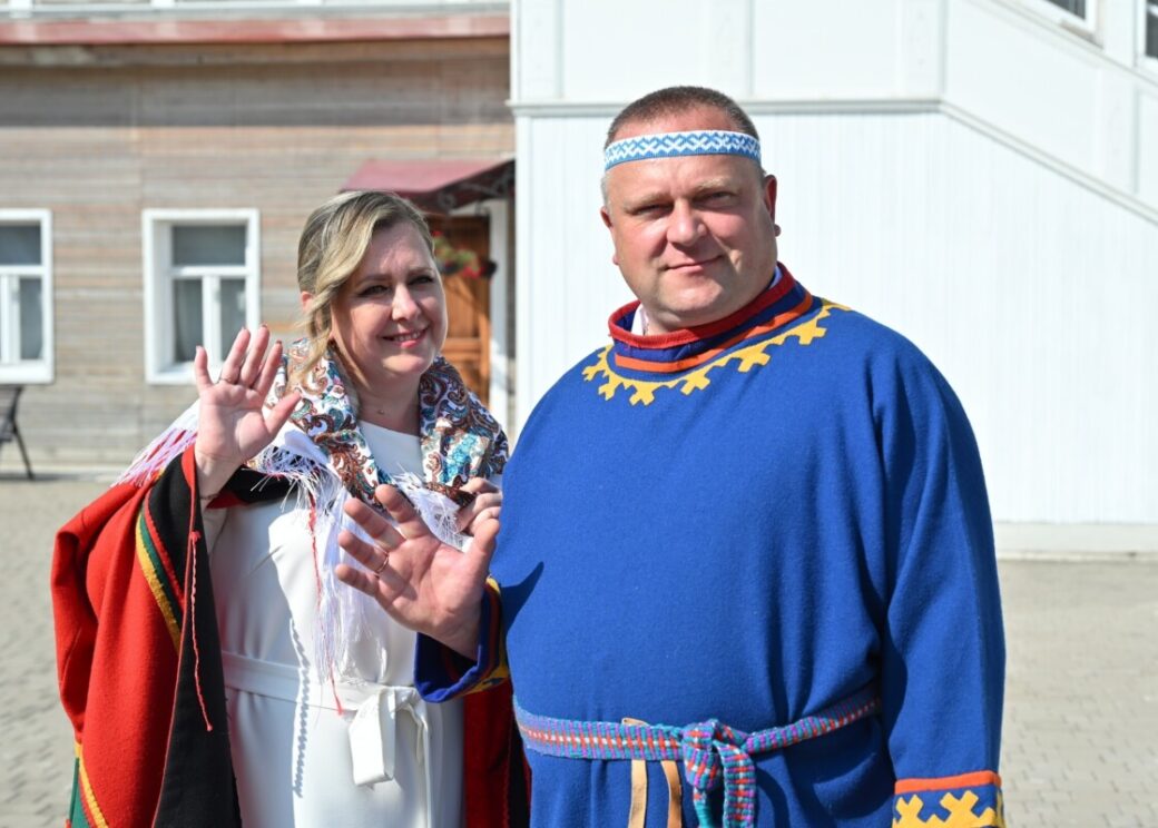 Сотрудники Таймырского краеведческого музея провели для молодожёнов самодийский свадебный обряд