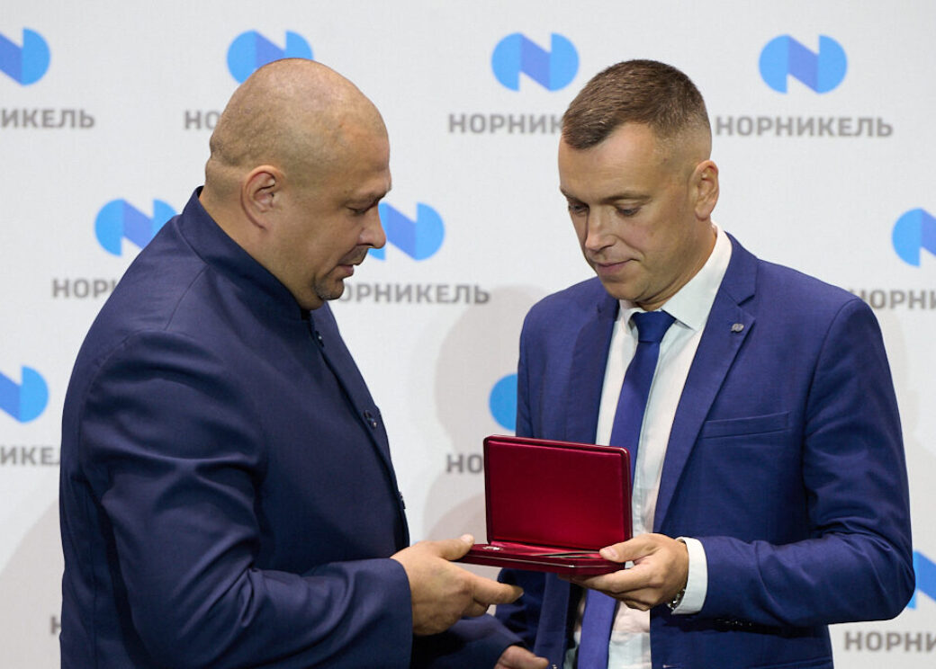 Норильских шахтёров наградили в честь профессионального праздника
