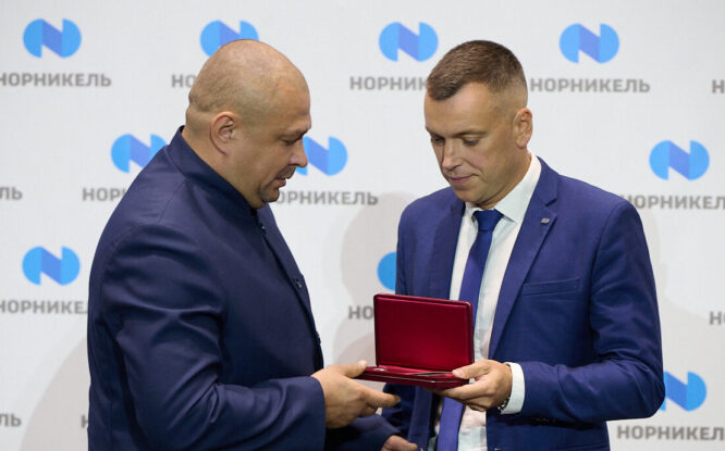 Норильских шахтёров наградили в честь профессионального праздника