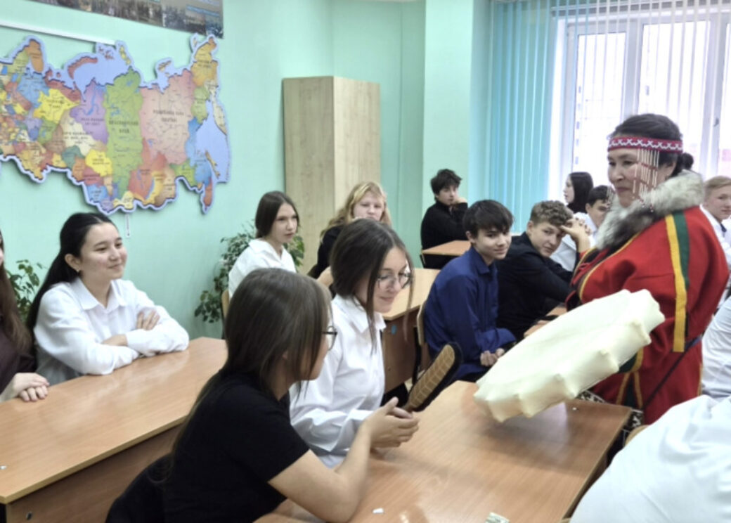 Сотрудники Таймырского краеведческого музея провели выездной урок истории в норильской школе №41