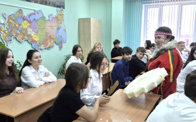 Сотрудники Таймырского краеведческого музея провели выездной урок истории в норильской школе №41