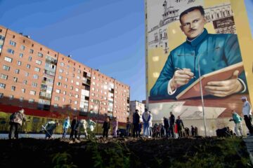 В Центральном районе Норильска  на субботнике по озеленению высадили 280 саженцев и посеяли 60 килограммов трав