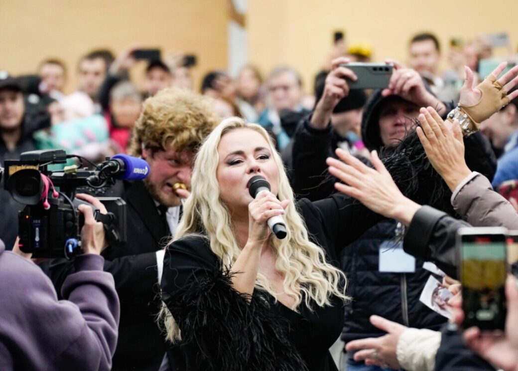Анна Семенович выступила в Талнахе на День шахтёра