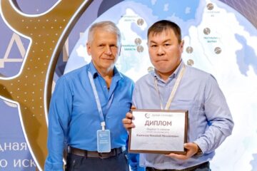 Косторез Николай Киргизов с успехом представил свое творчество на выставке в Салехарде