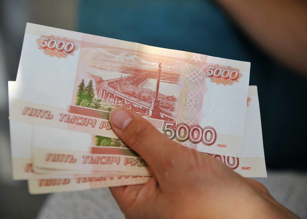 Молодая семья улучшит условия жизни с помощью социальной выплаты