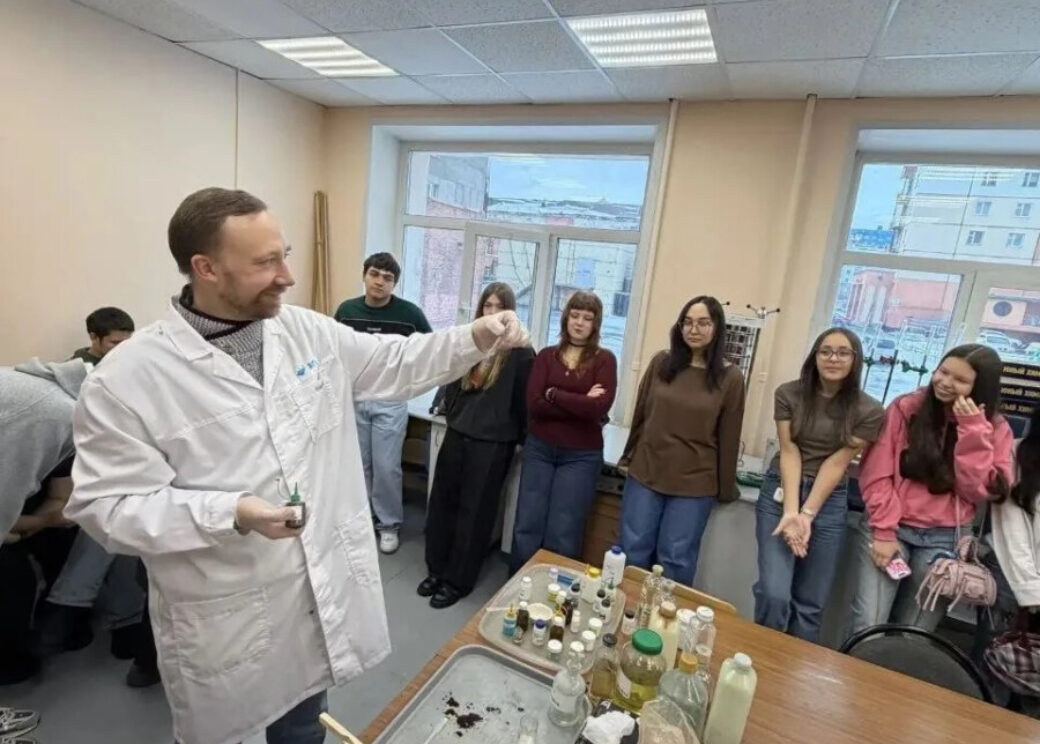 Дудинские старшеклассники посетили самый северный вуз страны