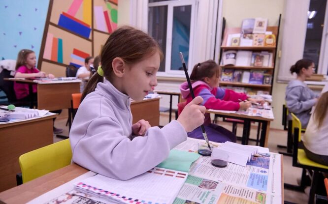 Талнахская библиотека учит младшеклассников каллиграфии через движение