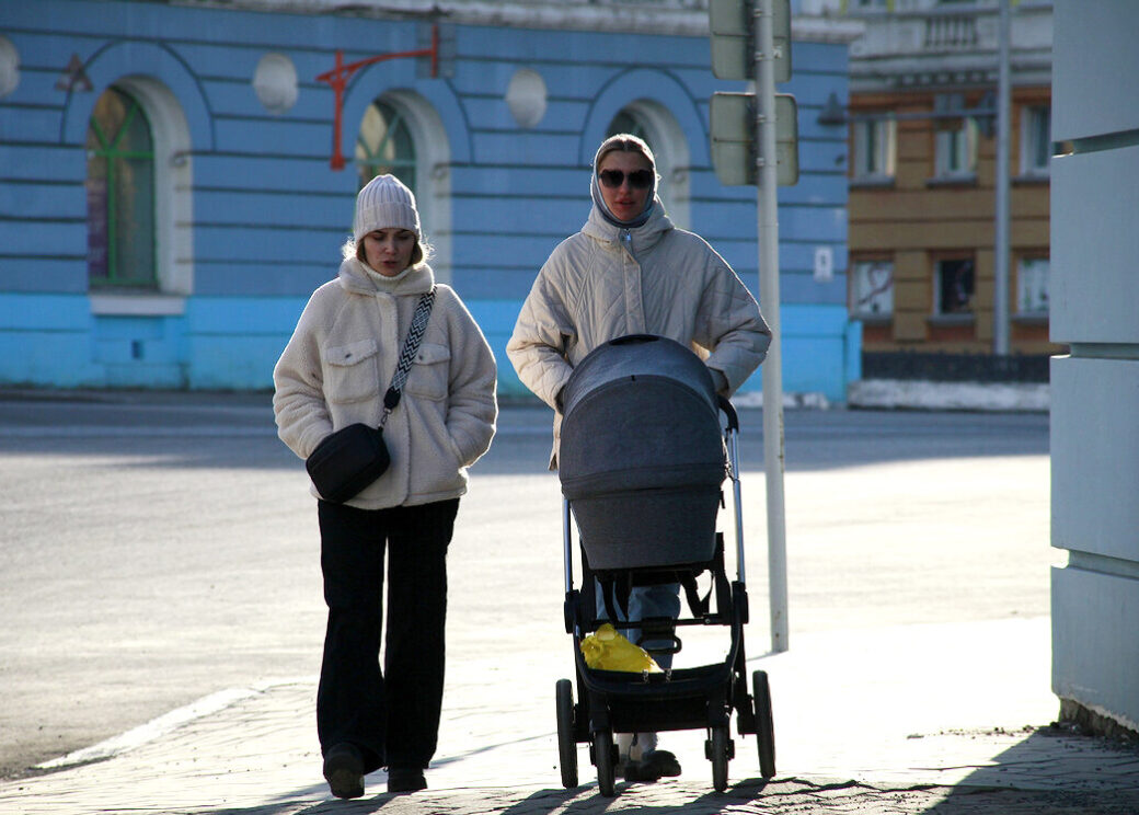 В 2027 году планируют увеличить выплаты по уходу за ребёнком и беременности